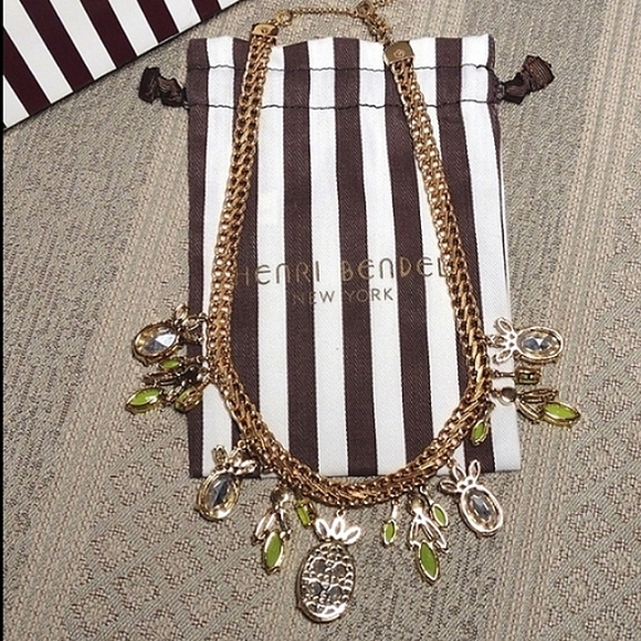 Henri 🍍Bendel Pineapple Statement Necklace with Swarovski Crystals - Picture 6 of 16